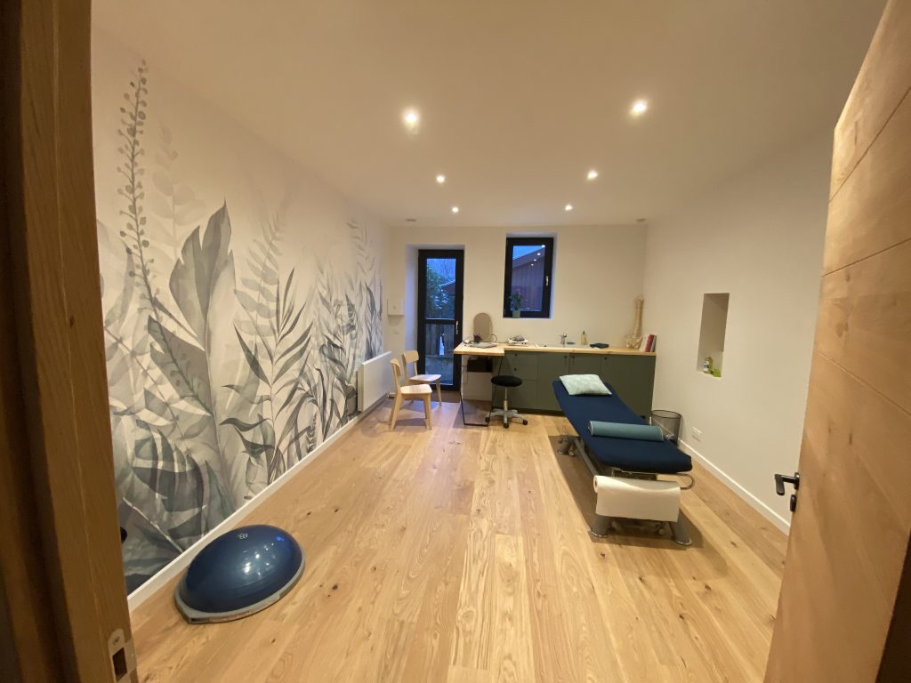 belle pièce de soin dans cabinet de kinésitherapie de Flore SCHERER à côté de La Rochette et Allevard
